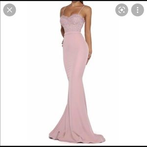 Portia&Scarlett Frozen gown with lace train blush